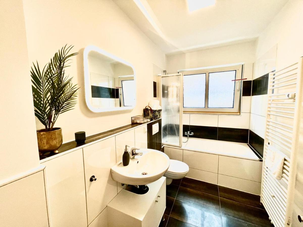 Gemuetliche & Individuelle Ferienwohnungen In Krefeld - Junik Apartments Экстерьер фото