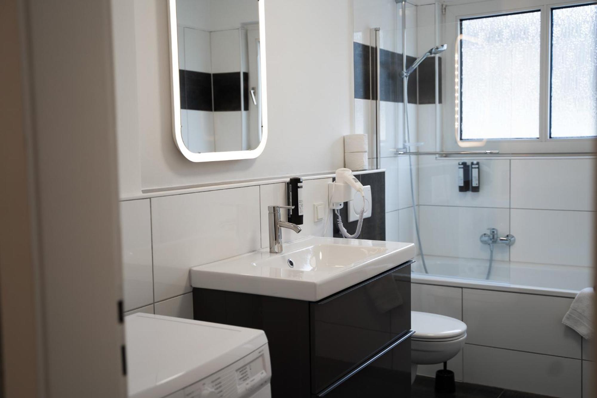 Gemuetliche & Individuelle Ferienwohnungen In Krefeld - Junik Apartments Экстерьер фото